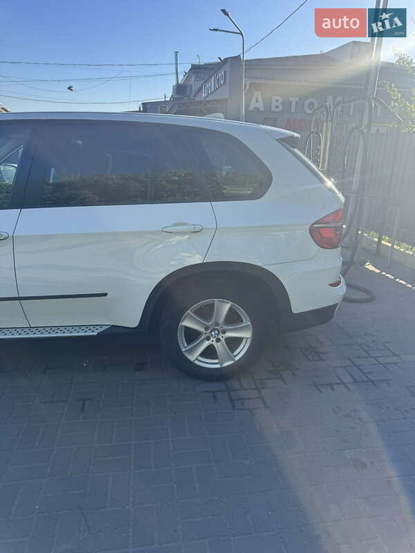 Позашляховик / Кросовер BMW X5 2010 в Чернівцях