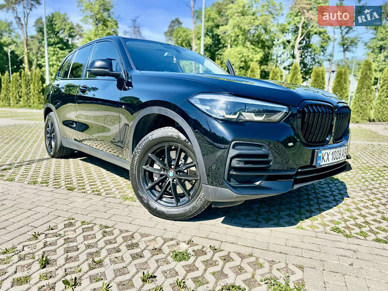 Внедорожник / Кроссовер BMW X5 2021 в Харькове
