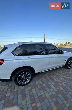 Позашляховик / Кросовер BMW X5 2013 в 