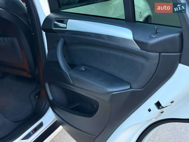 Позашляховик / Кросовер BMW X5 2011 в Миколаєві