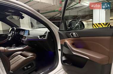 Позашляховик / Кросовер BMW X5 2021 в 