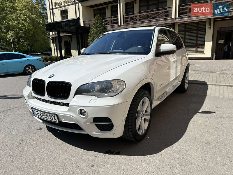 Позашляховик / Кросовер BMW X5 2012 в Чернівцях