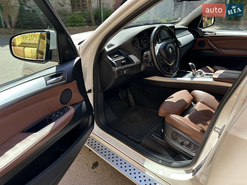 Позашляховик / Кросовер BMW X5 2012 в Чернівцях