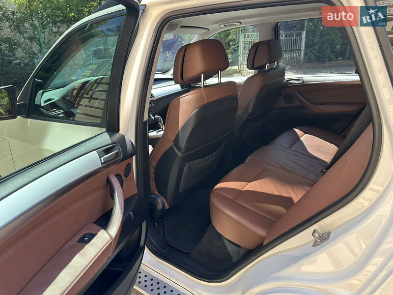 Позашляховик / Кросовер BMW X5 2012 в Чернівцях