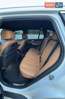 Внедорожник / Кроссовер BMW X5 2019 в 