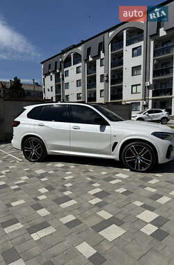 Позашляховик / Кросовер BMW X5 2022 в 