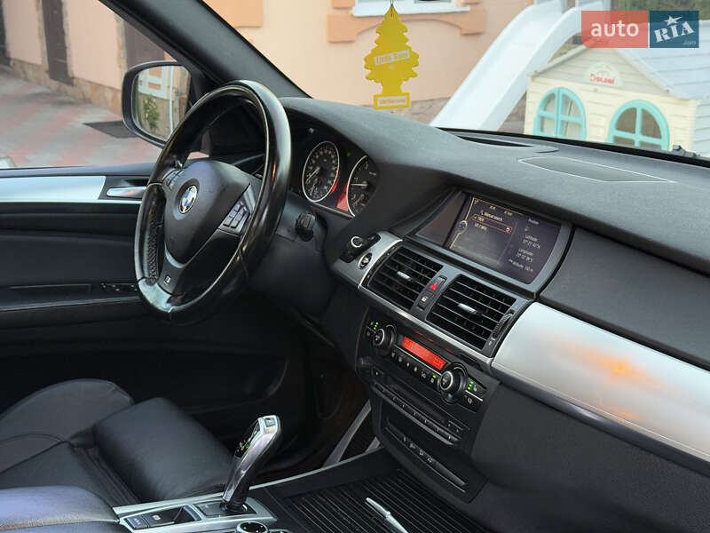 Внедорожник / Кроссовер BMW X5 2010 в Вараше