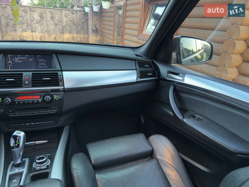 Внедорожник / Кроссовер BMW X5 2010 в Вараше