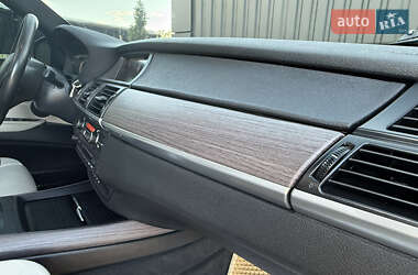 Позашляховик / Кросовер BMW X5 2010 в 