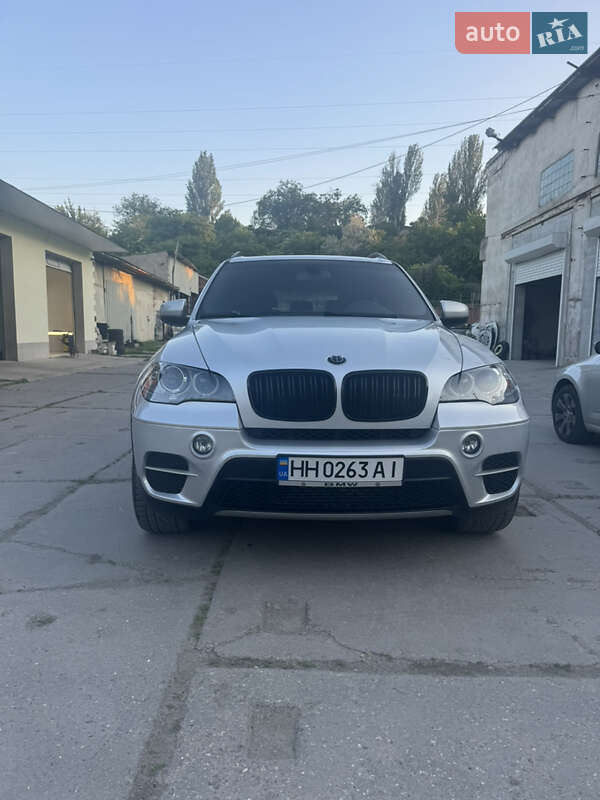 Позашляховик / Кросовер BMW X5 2013 в 