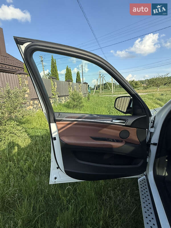 Позашляховик / Кросовер BMW X5 2012 в Луцьку