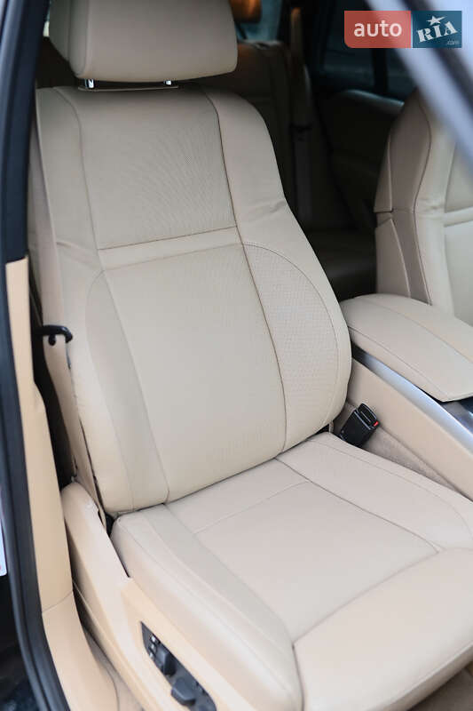 Внедорожник / Кроссовер BMW X5 2011 в Дубно