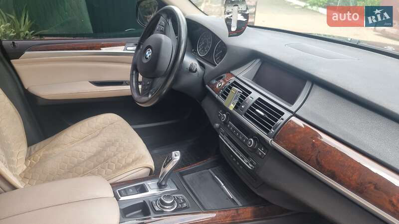 Позашляховик / Кросовер BMW X5 2011 в Краснограді