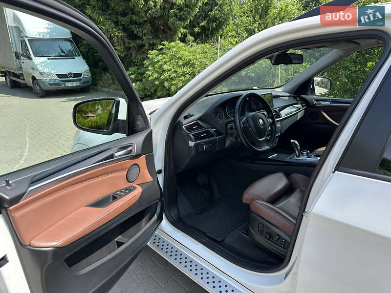 Внедорожник / Кроссовер BMW X5 2012 в Черновцах