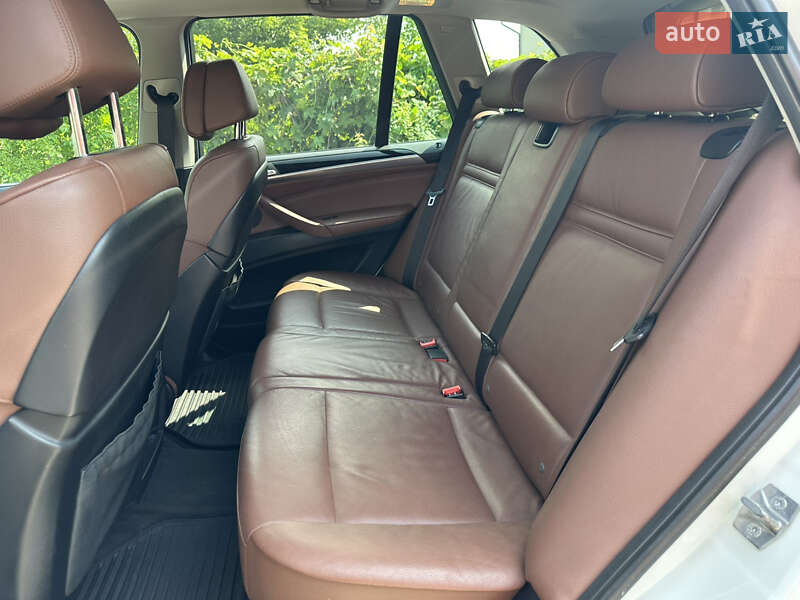 Внедорожник / Кроссовер BMW X5 2012 в Черновцах