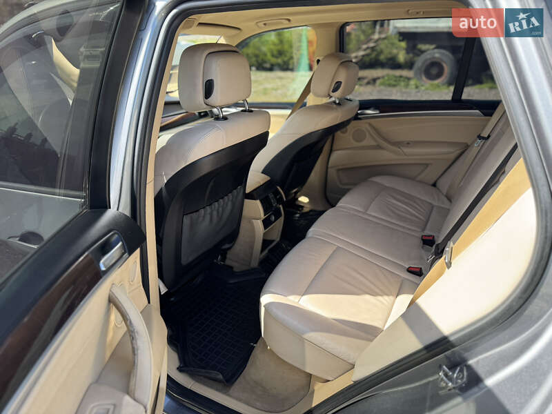 Позашляховик / Кросовер BMW X5 2010 в Івано-Франківську