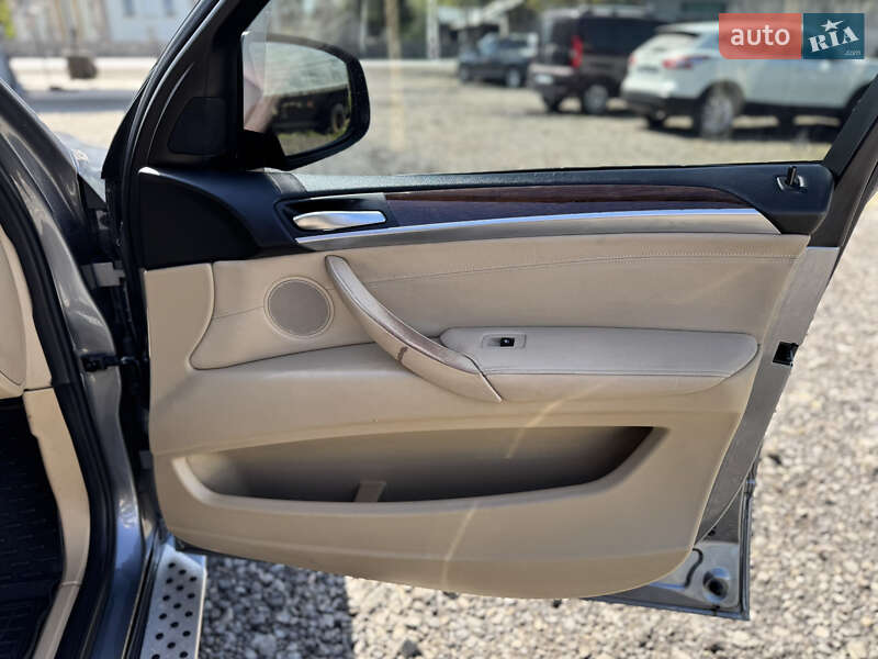 Позашляховик / Кросовер BMW X5 2010 в Івано-Франківську