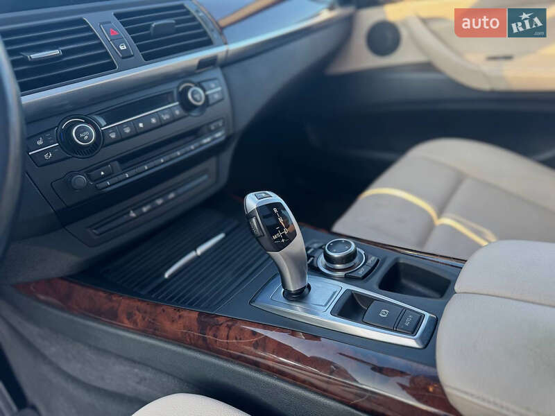 Внедорожник / Кроссовер BMW X5 2010 в Ивано-Франковске