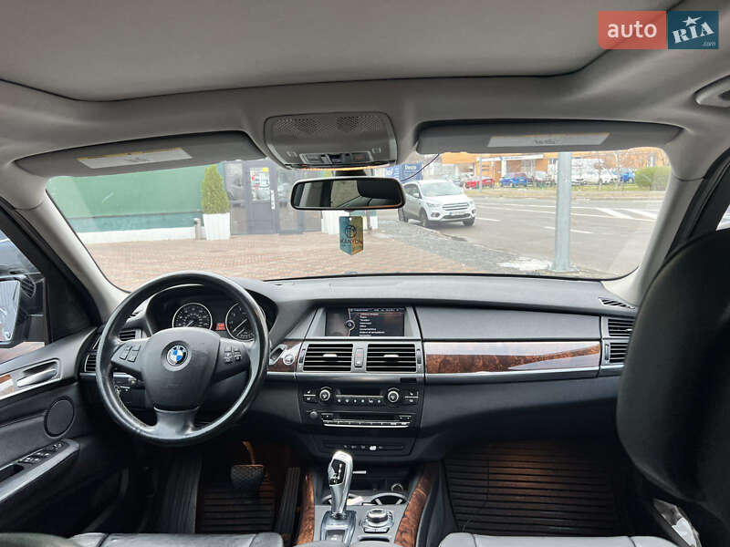 Внедорожник / Кроссовер BMW X5 2011 в Вознесенске