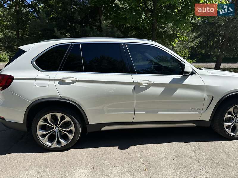 Позашляховик / Кросовер BMW X5 2017 в Рівному