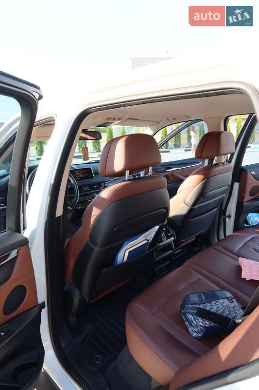 Позашляховик / Кросовер BMW X5 2016 в Звягелі