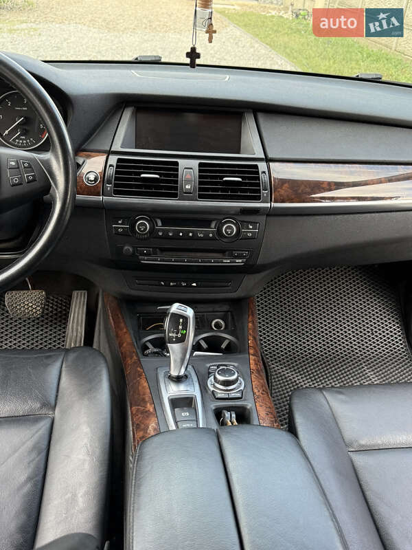 Позашляховик / Кросовер BMW X5 2012 в Чернівцях