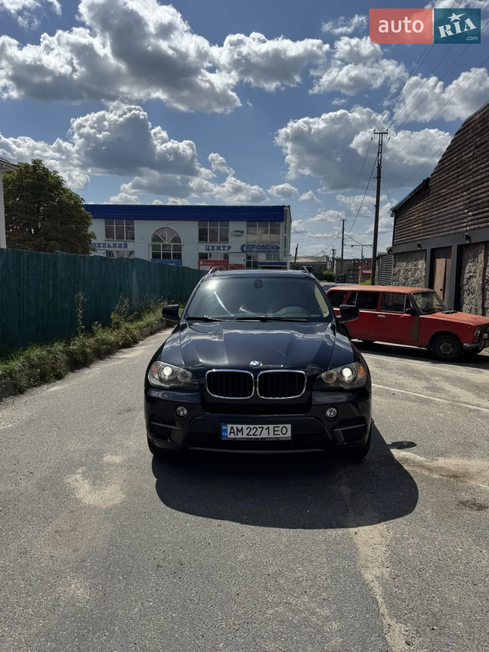 Автомобіль у відмінному технічному та візуальному стані!
Перед продажем проведено повне обслуговування:
	•	замінено ланцюг ГРМ;
	•	свіже мастило та всі фільтри;
	•	встановлено новий радіатор;
	•	зроблено хімчистку салону;
	•	полірування кузова та фар.

Додатково:
	•	нова зимова гума Goodyear;
	•	авто повністю обслужене та готове до експлуатації.

Сідаєш і їдеш без жодних вкладень!