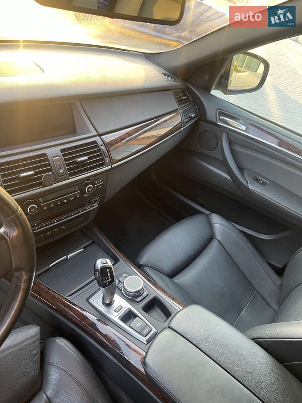 Внедорожник / Кроссовер BMW X5 2010 в Тернополе