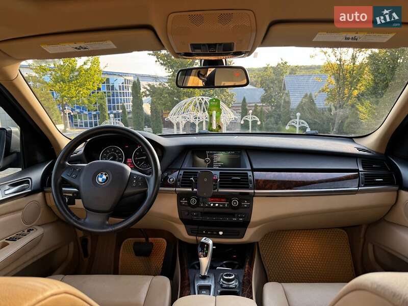 Позашляховик / Кросовер BMW X5 2013 в Чернівцях