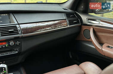 Позашляховик / Кросовер BMW X5 2011 в 