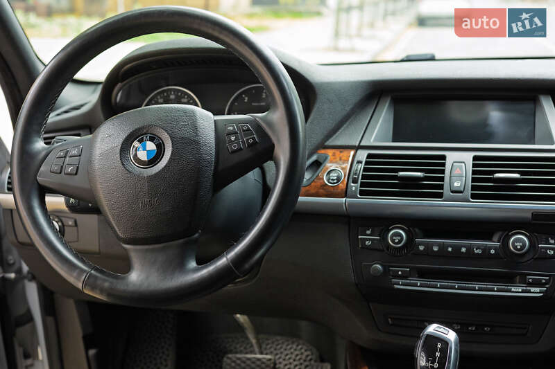 Внедорожник / Кроссовер BMW X5 2011 в Черновцах