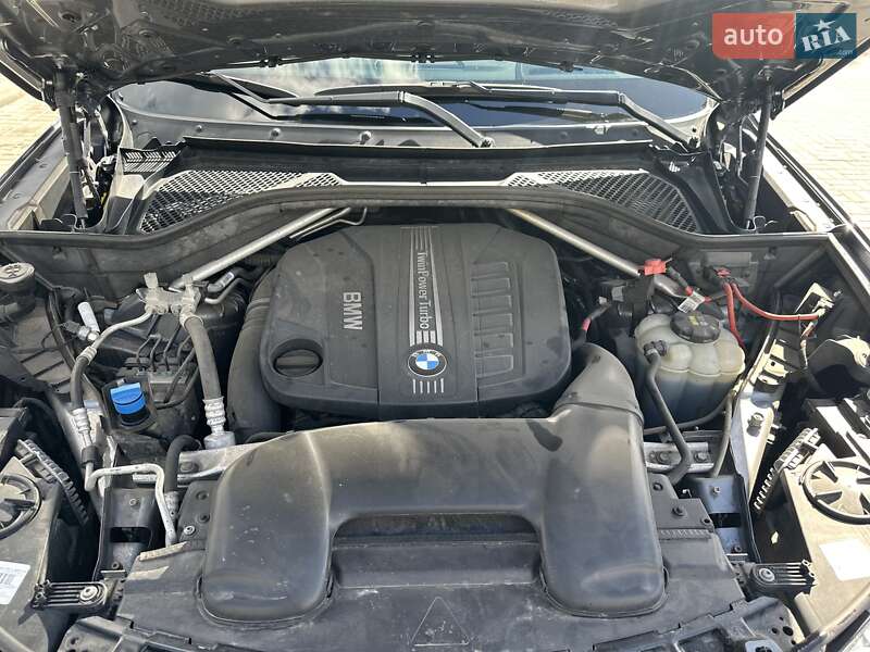 Позашляховик / Кросовер BMW X5 2016 в Лозовій