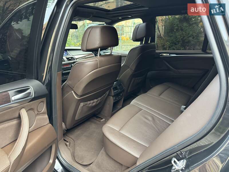 Внедорожник / Кроссовер BMW X5 2011 в Черновцах