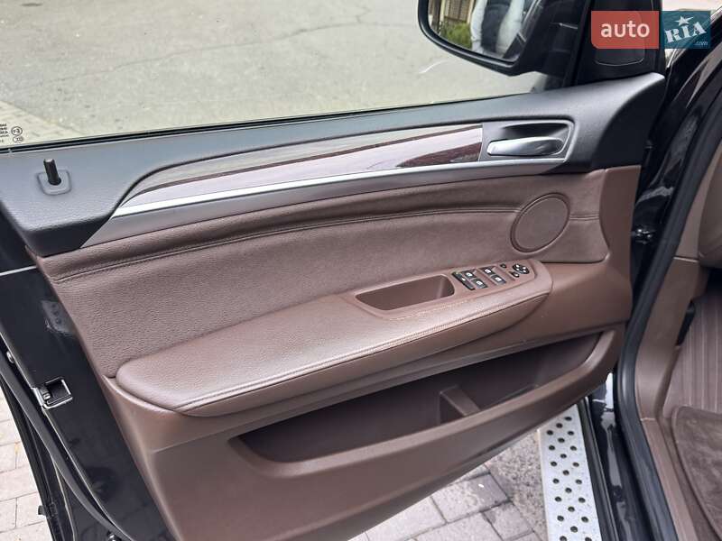 Внедорожник / Кроссовер BMW X5 2011 в Черновцах