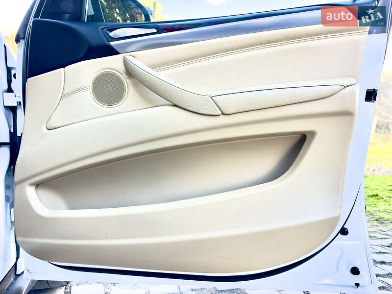 Внедорожник / Кроссовер BMW X5 2010 в Каменец-Подольском