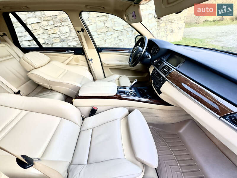 Внедорожник / Кроссовер BMW X5 2010 в Каменец-Подольском