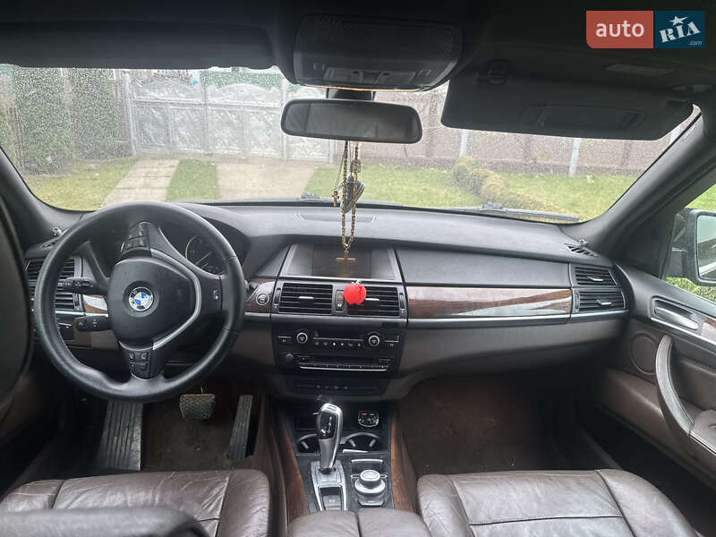 Внедорожник / Кроссовер BMW X5 2009 в Новоселице