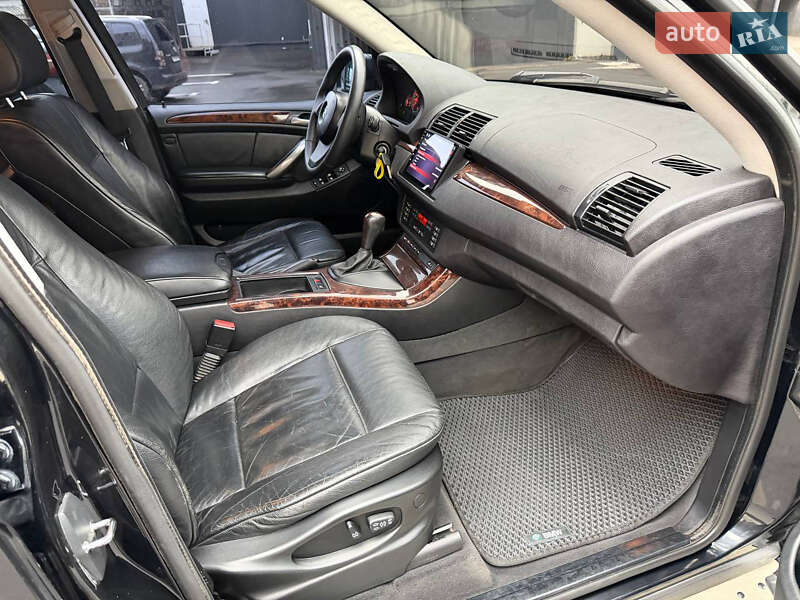 Внедорожник / Кроссовер BMW X5 2004 в Одессе