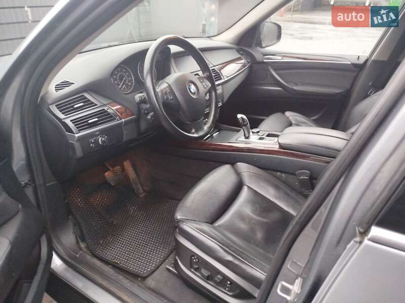 Внедорожник / Кроссовер BMW X5 2010 в Запорожье