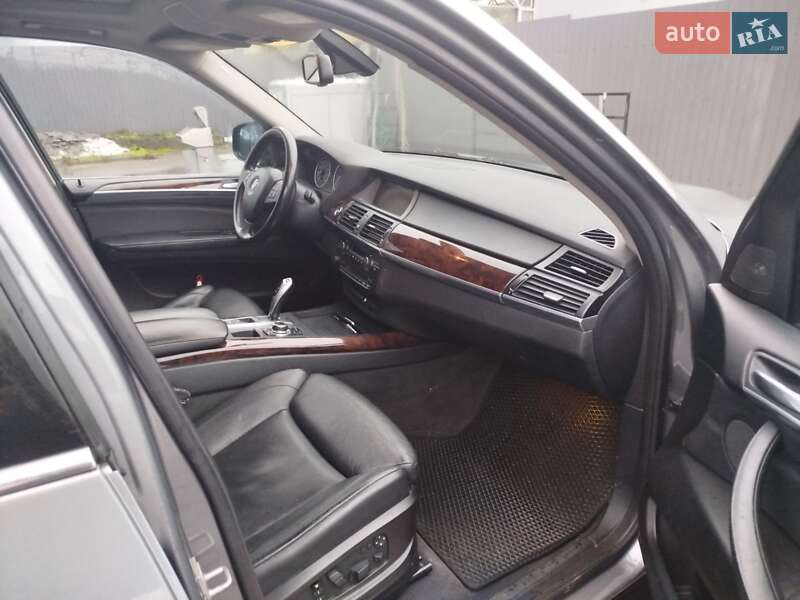 Внедорожник / Кроссовер BMW X5 2010 в Запорожье