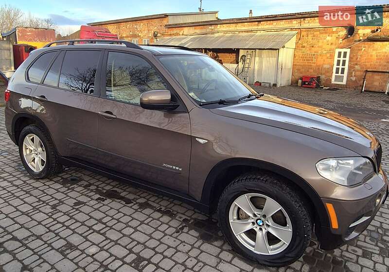 Внедорожник / Кроссовер BMW X5 2012 в Черновцах