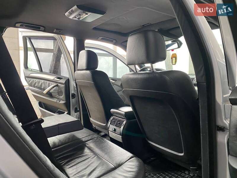 Внедорожник / Кроссовер BMW X5 2001 в Запорожье