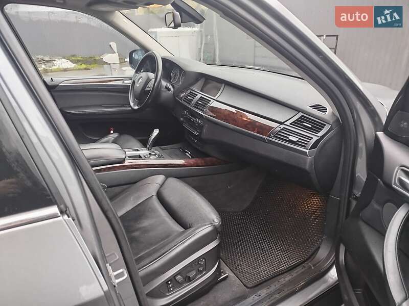 Внедорожник / Кроссовер BMW X5 2010 в Харькове