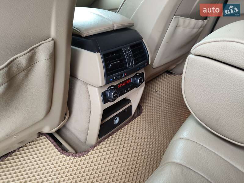 Внедорожник / Кроссовер BMW X5 2010 в Козове