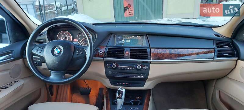 Внедорожник / Кроссовер BMW X5 2012 в Дубно