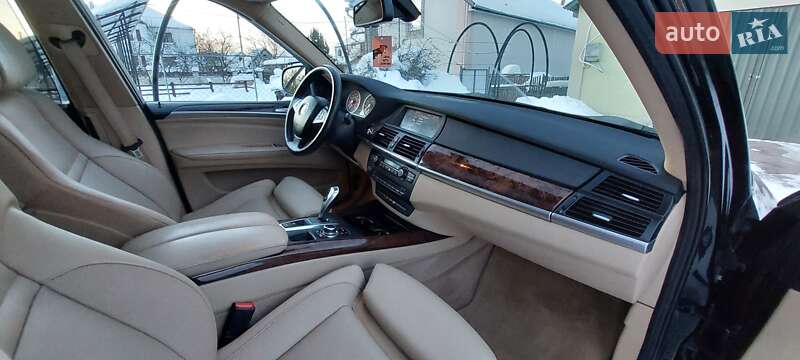 Внедорожник / Кроссовер BMW X5 2012 в Дубно