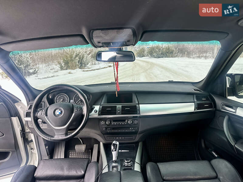 Внедорожник / Кроссовер BMW X5 2010 в Черновцах