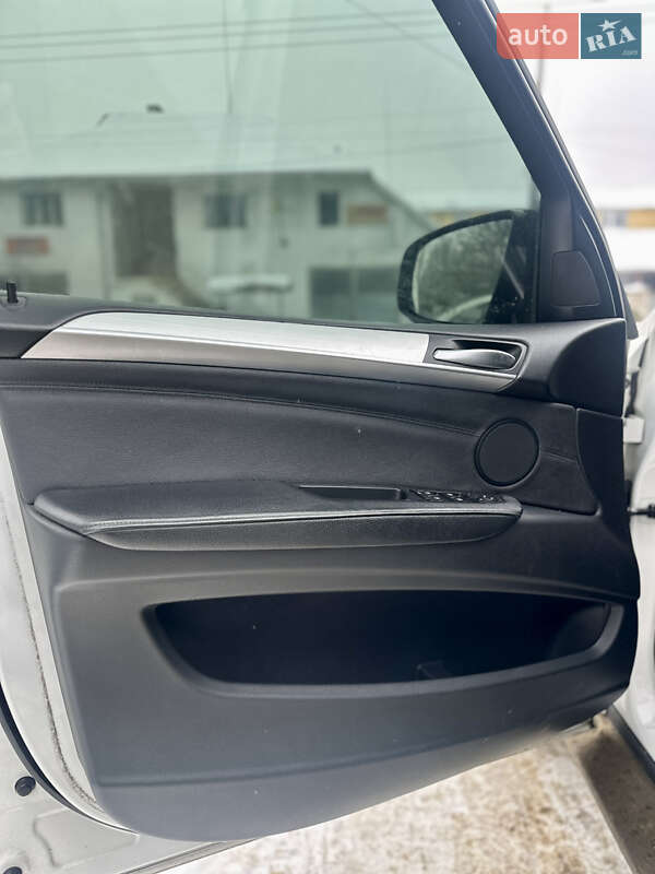 Внедорожник / Кроссовер BMW X5 2010 в Черновцах