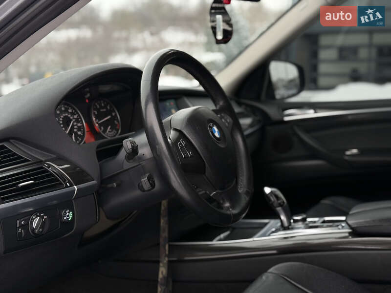 Внедорожник / Кроссовер BMW X5 2010 в Ровно