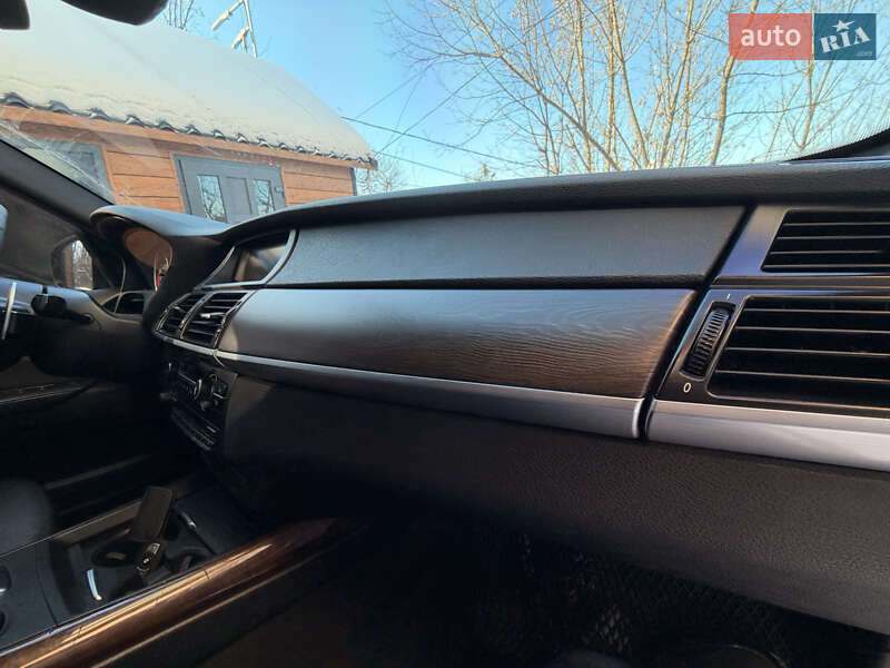 Внедорожник / Кроссовер BMW X5 2010 в Киеве